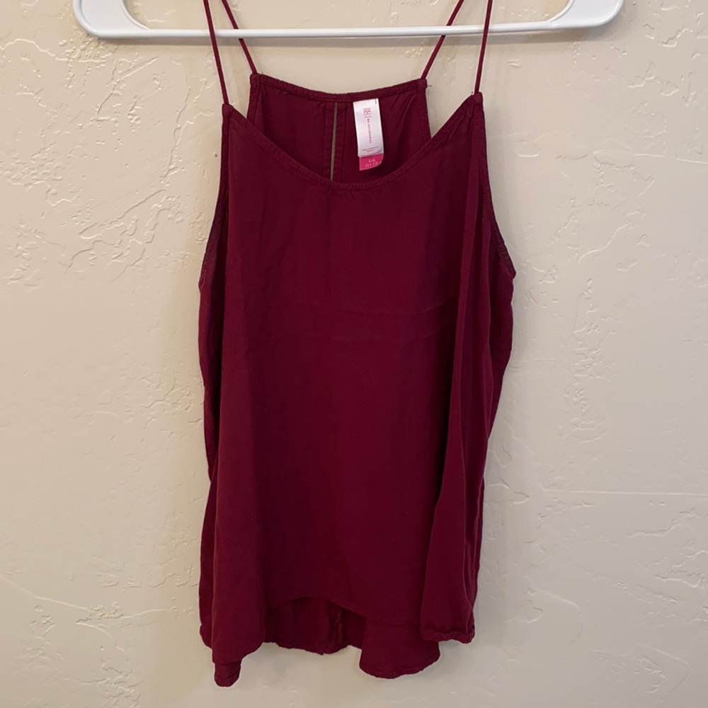 Maroon tank top with cute back!